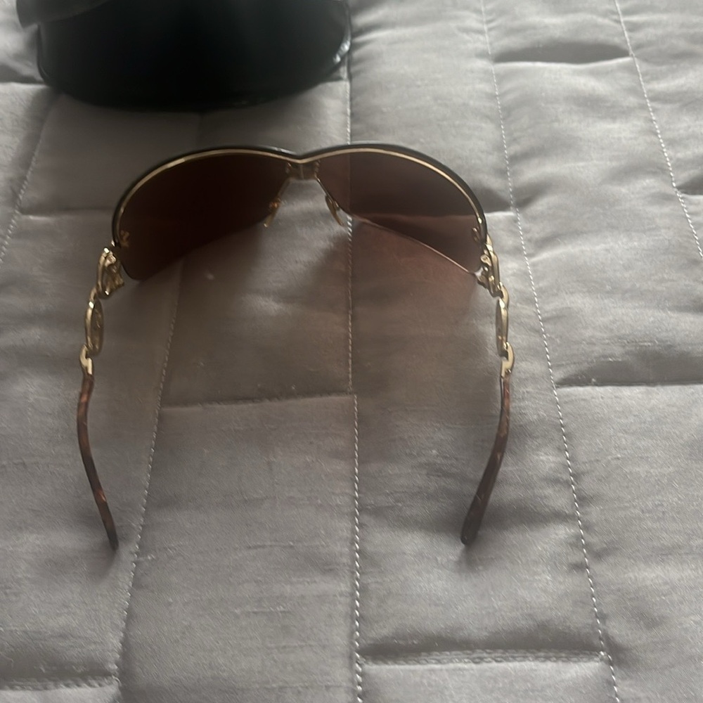 Authentic GUCCI  sunglasses with case - Picture 3 of 6